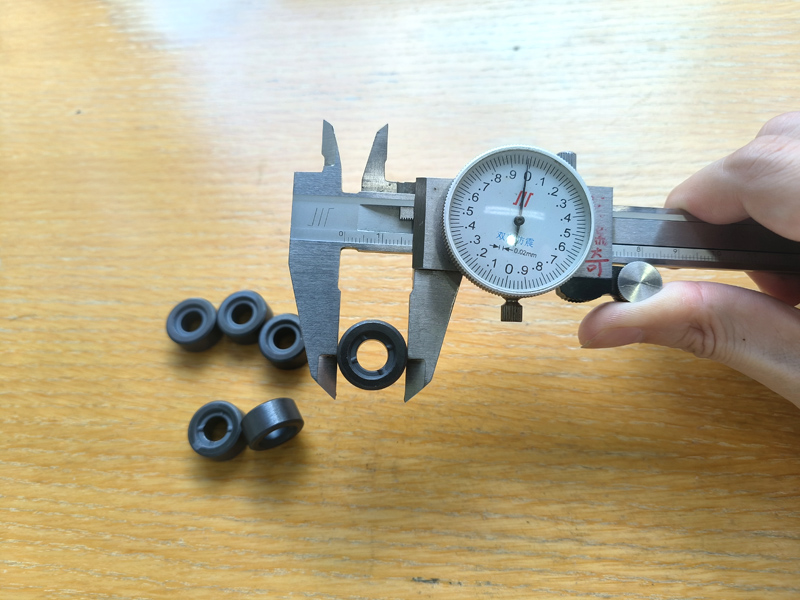 外径18mm径向同性小磁环，外圆有倒角