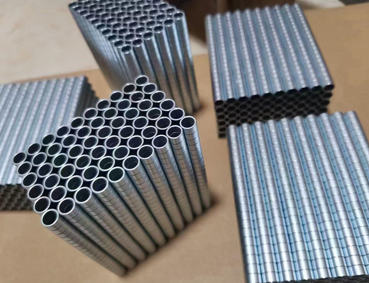 磁铁两极是多极充磁吗？